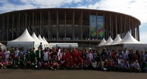 CMEFE 2014 : les participants du tournoi de Brasilia devant le stade de la capitale brésilienne